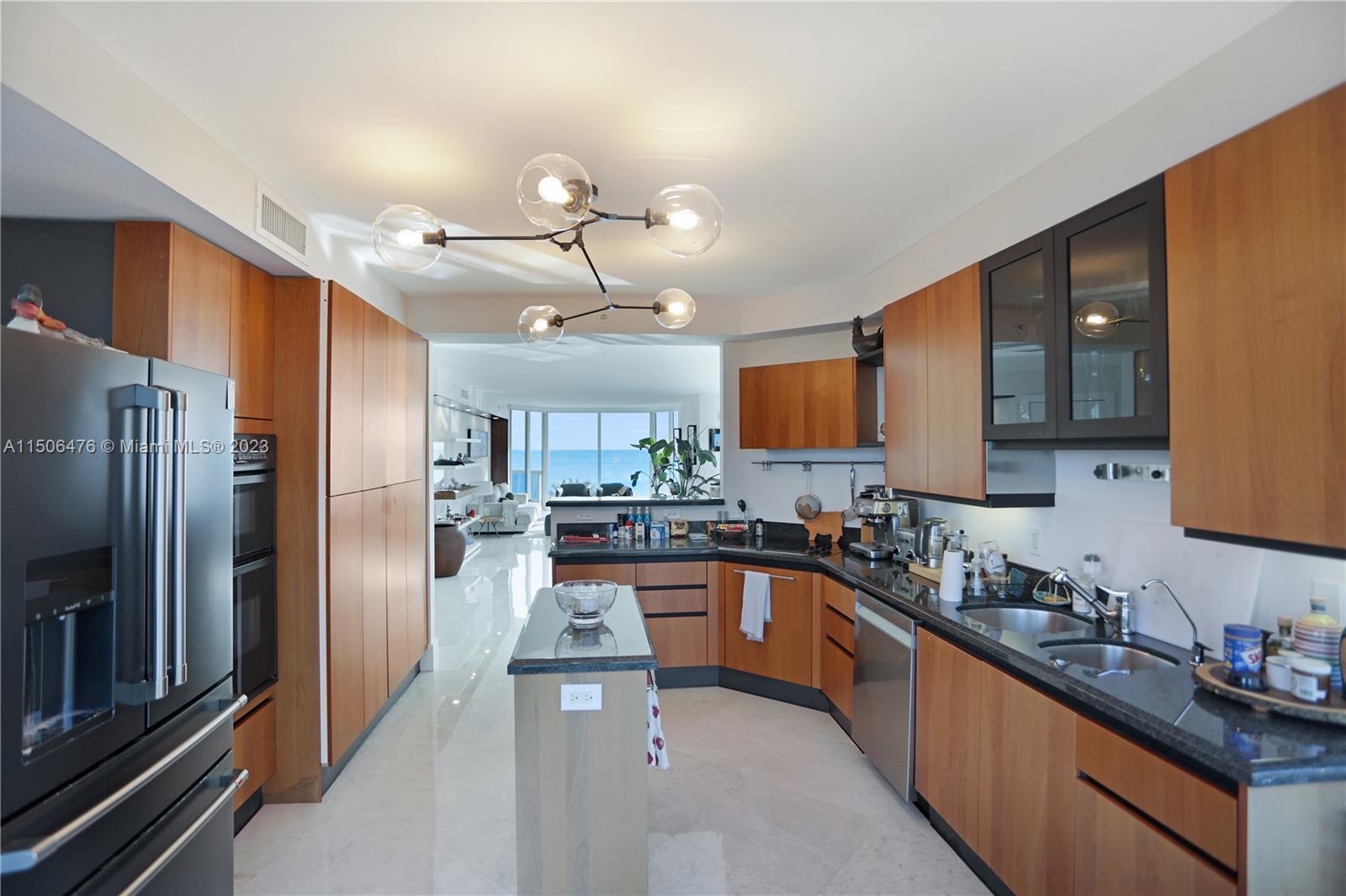 THE PINNACLE CONDO - Residential