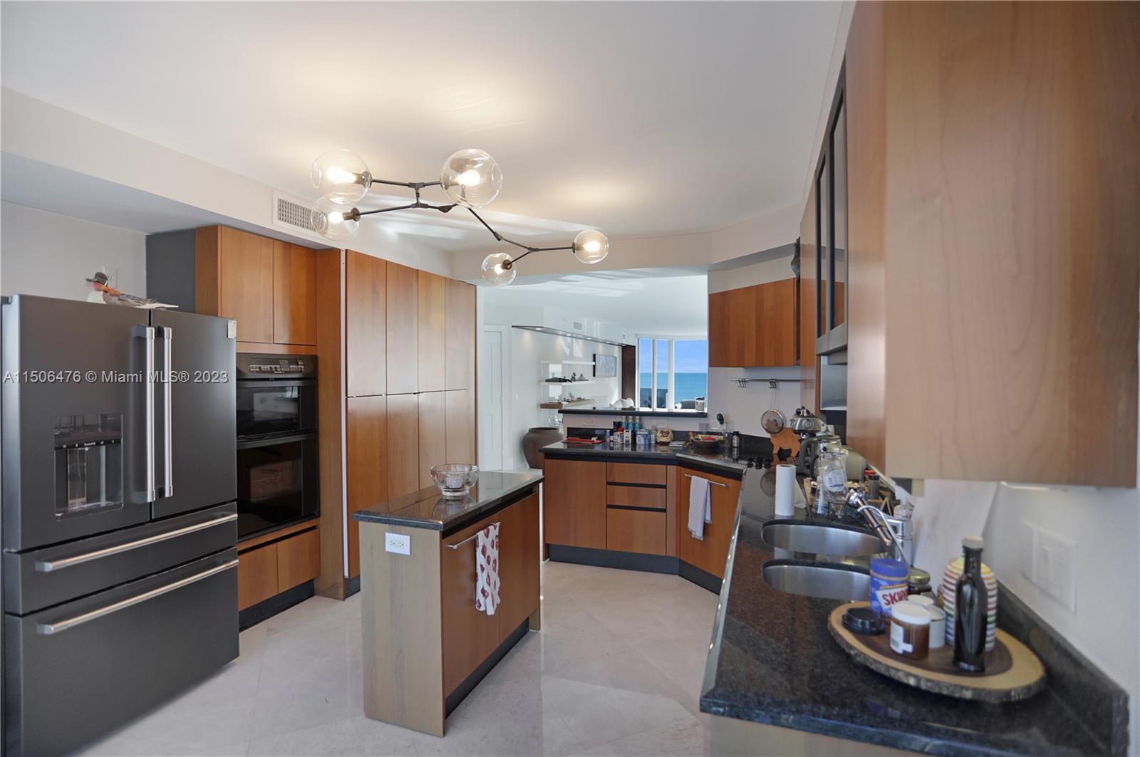 THE PINNACLE CONDO - Residential