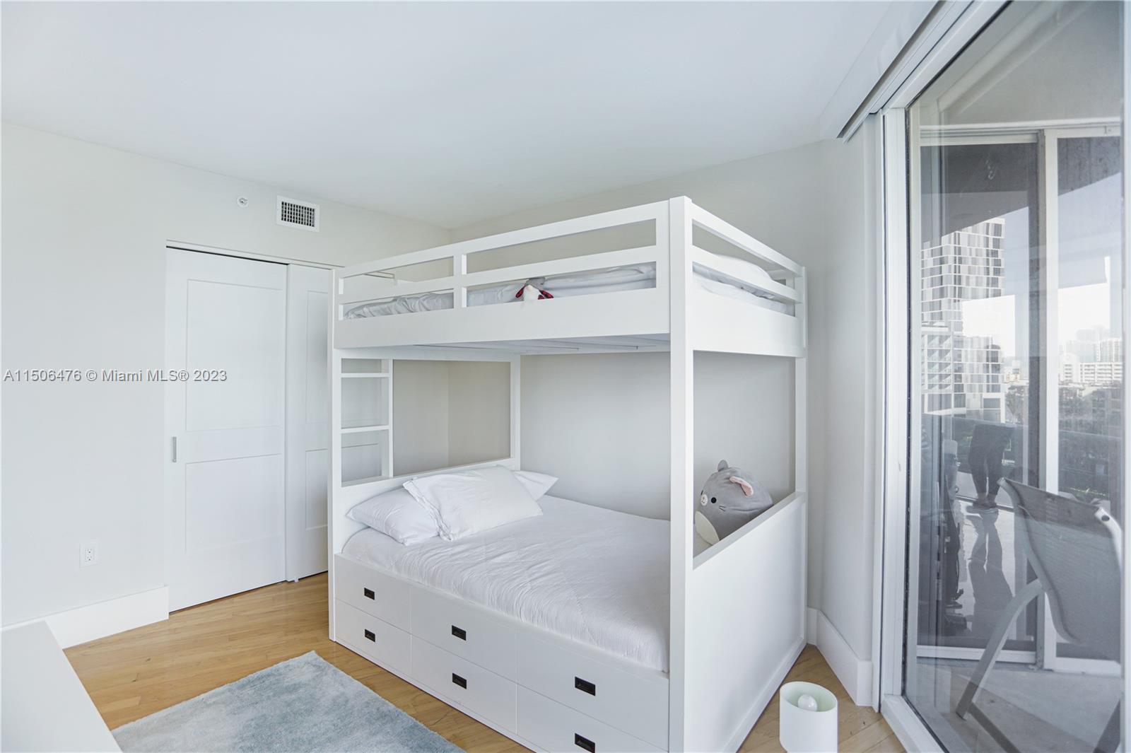 THE PINNACLE CONDO - Residential