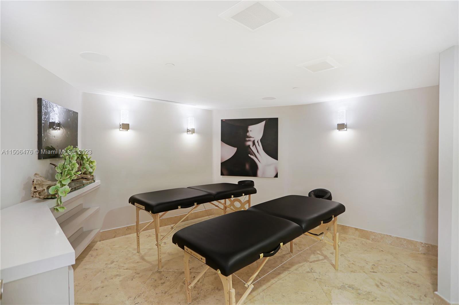 THE PINNACLE CONDO - Residential