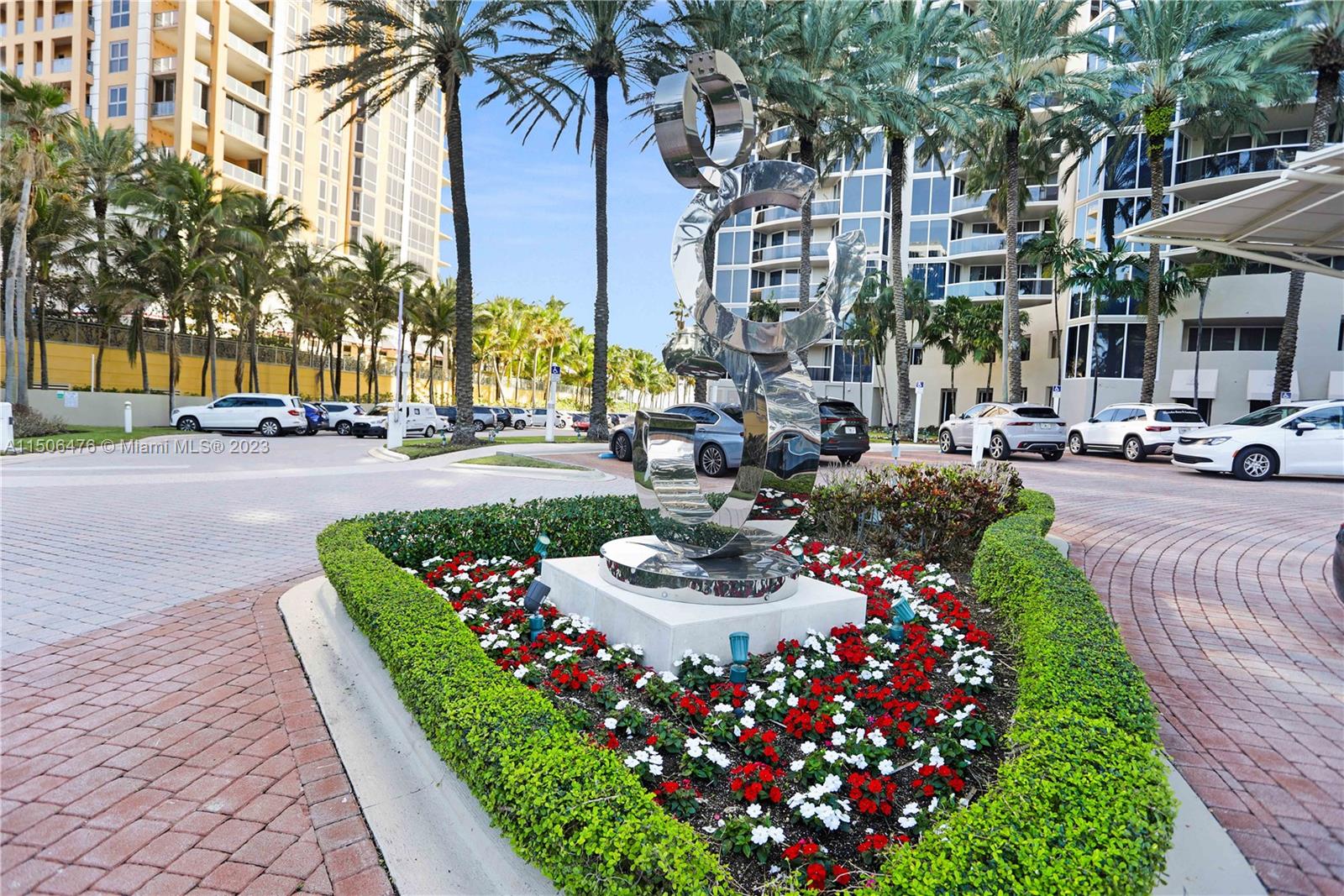 THE PINNACLE CONDO - Residential