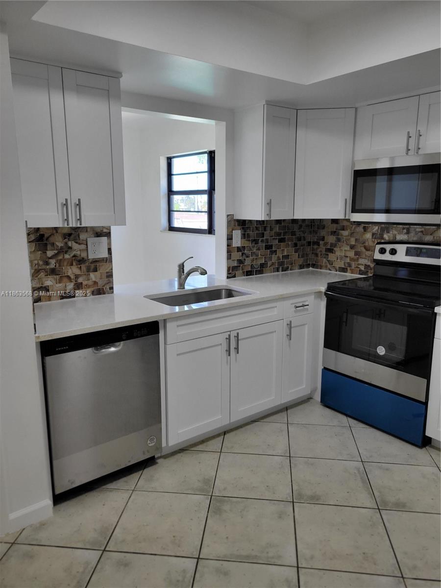 CONDOMINIUM 3 OF LIGHTHOU - Residential Lease