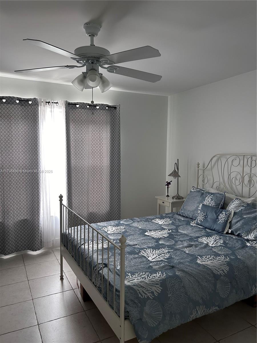 PELICAN HARBOR PH 4 - Residential Lease