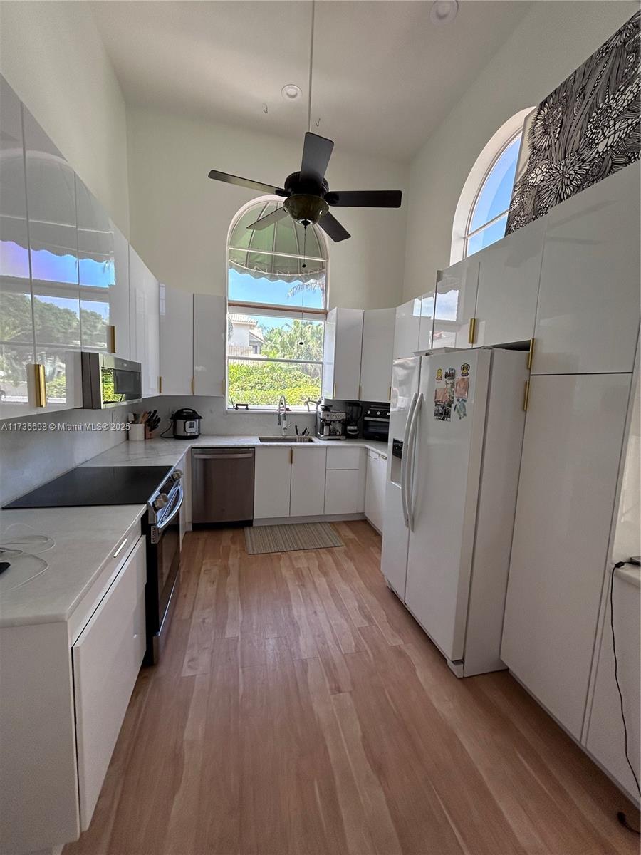 PELICAN HARBOR PH 4 - Residential Lease