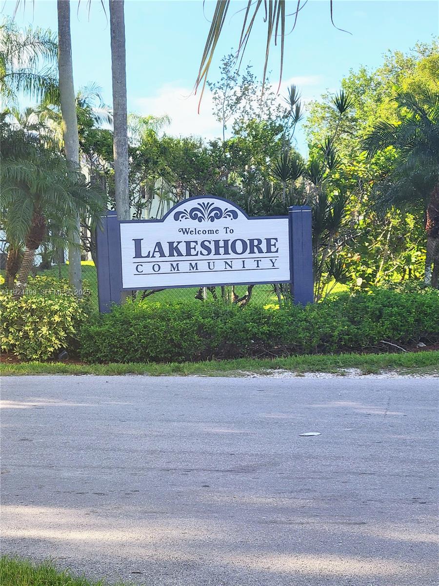 LAKESHORE CONDO #9 - Residential