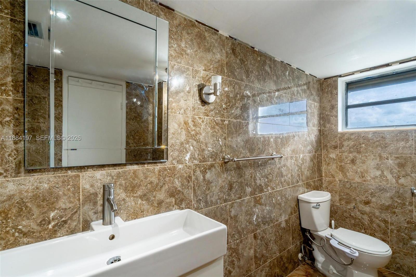 JADE WINDS GROUP-DAISY GA - Residential