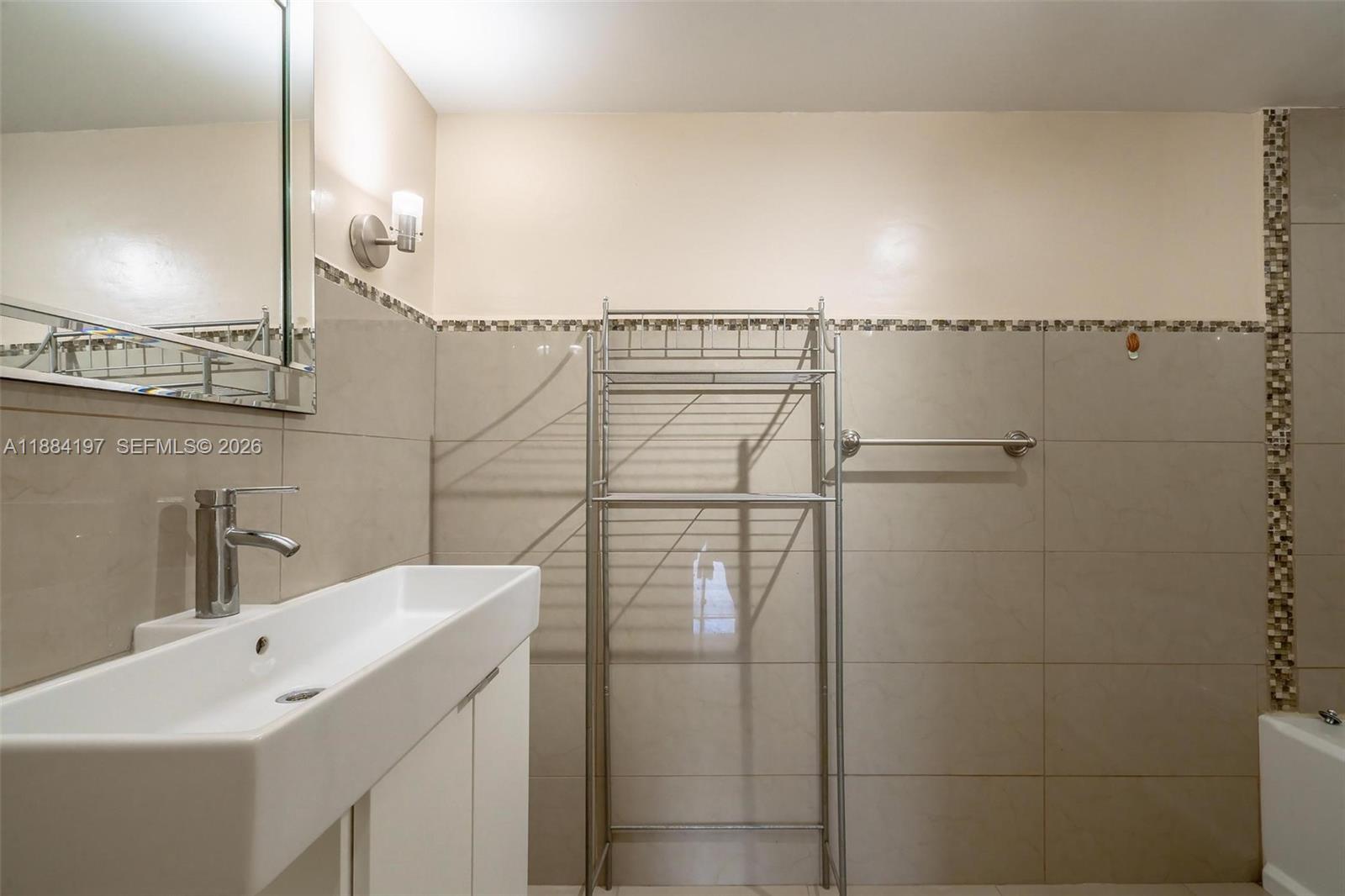 JADE WINDS GROUP-DAISY GA - Residential