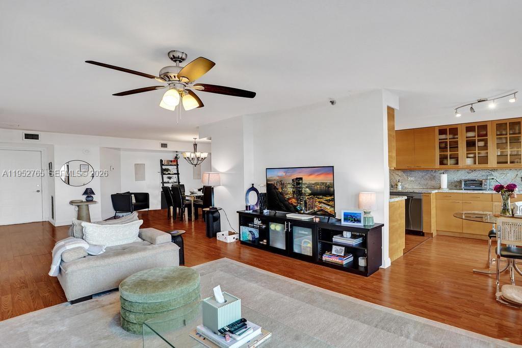 SUMMIT CONDO - Residential