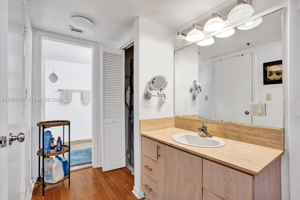 SUMMIT CONDO - Residential