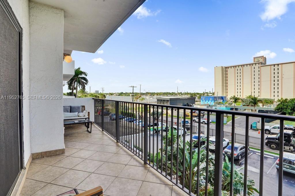 SUMMIT CONDO - Residential