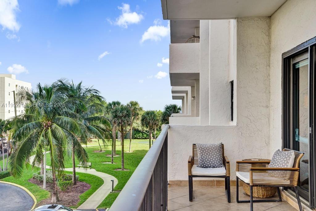 SUMMIT CONDO - Residential