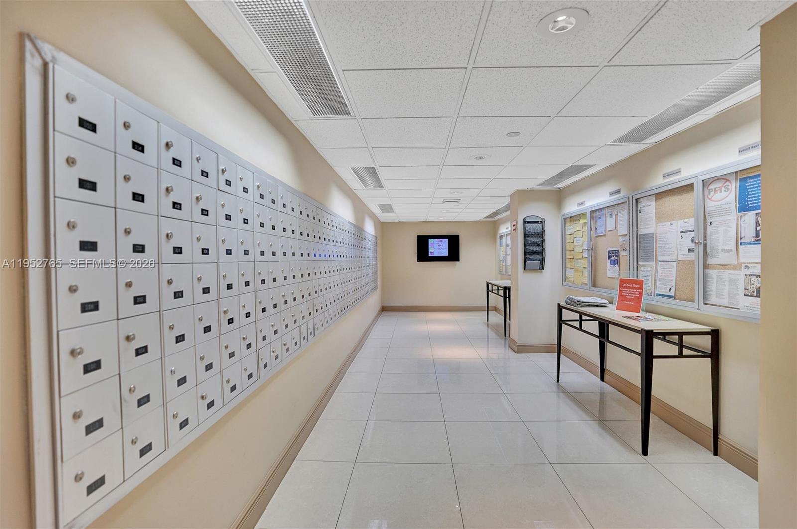 SUMMIT CONDO - Residential