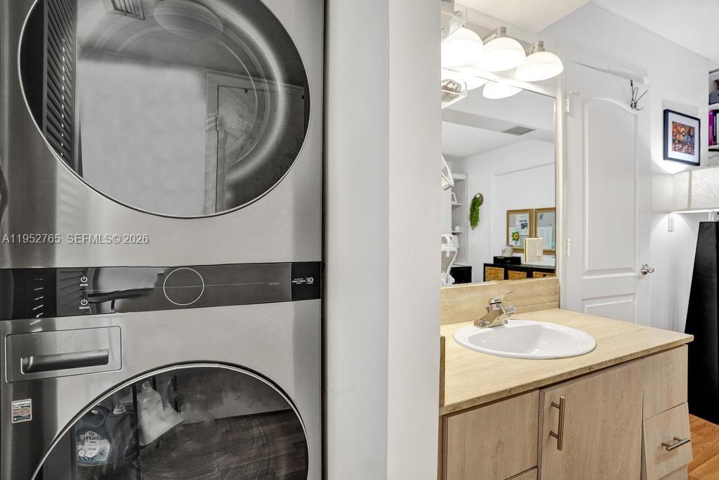 SUMMIT CONDO - Residential