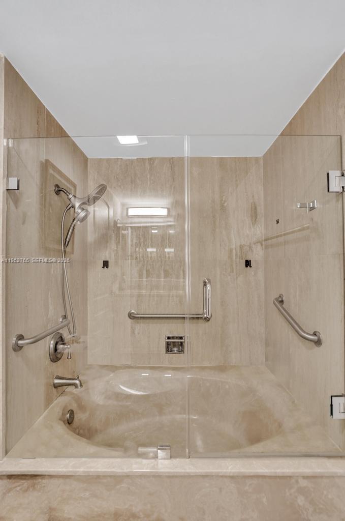 SUMMIT CONDO - Residential