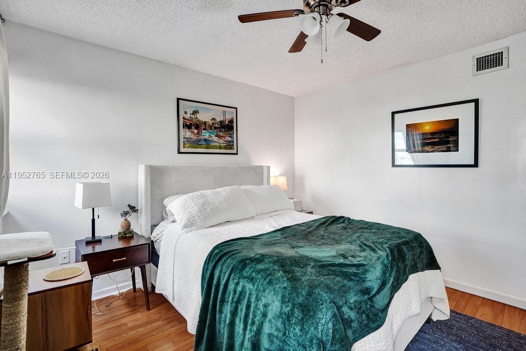 SUMMIT CONDO - Residential