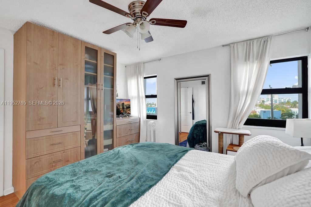 SUMMIT CONDO - Residential