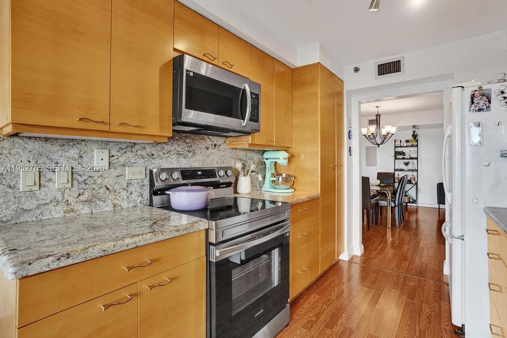 SUMMIT CONDO - Residential