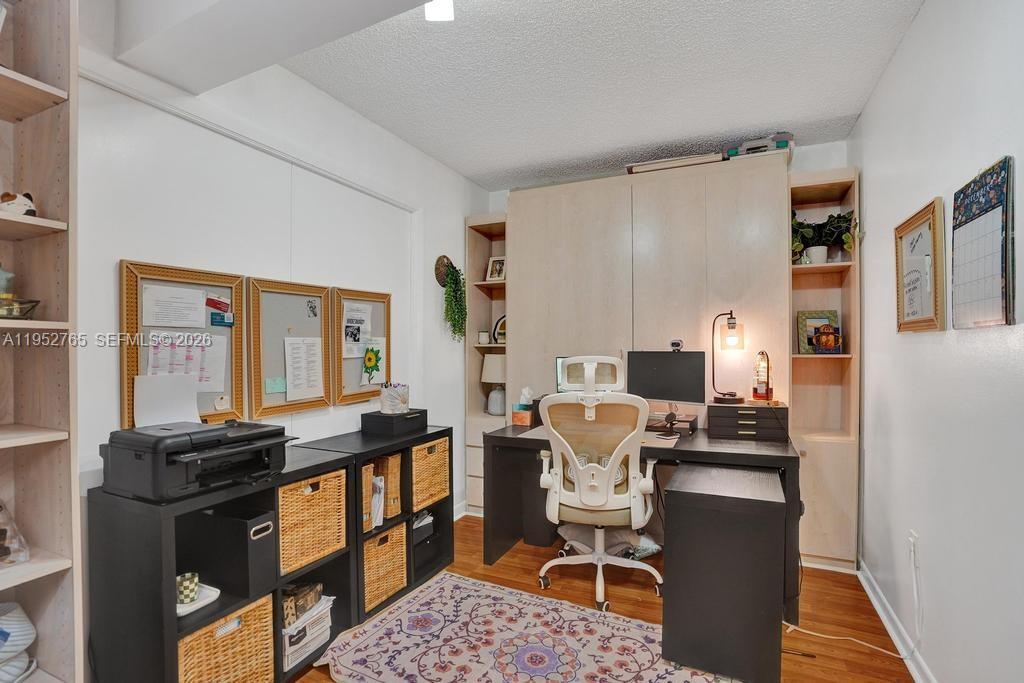 SUMMIT CONDO - Residential