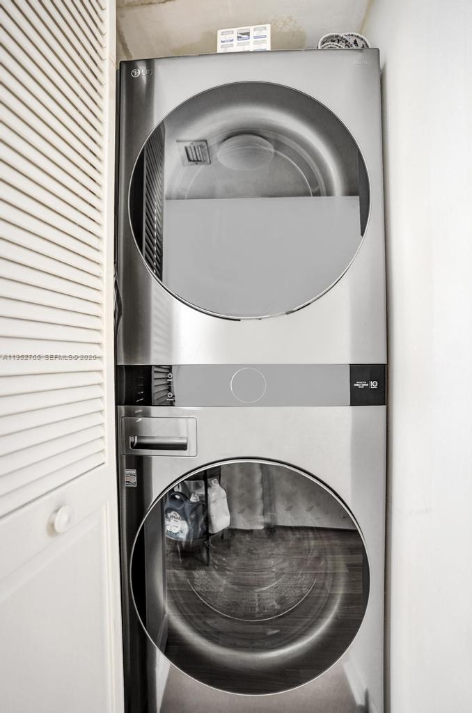 SUMMIT CONDO - Residential