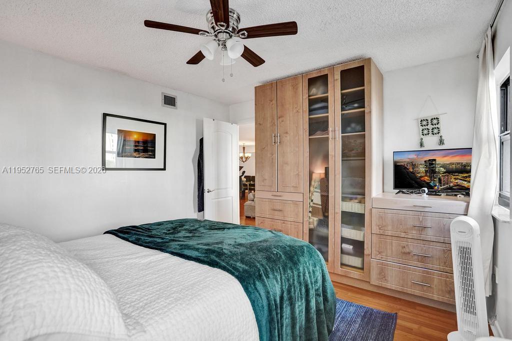 SUMMIT CONDO - Residential