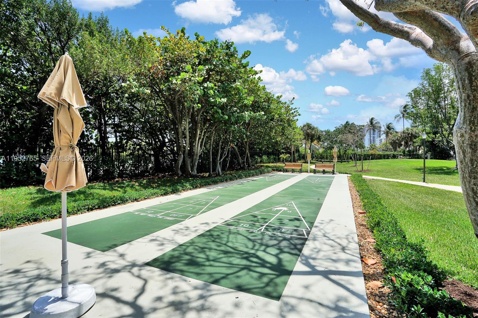 SUMMIT CONDO - Residential