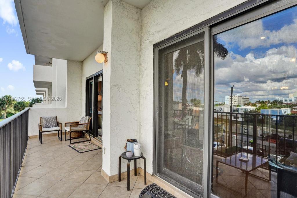 SUMMIT CONDO - Residential