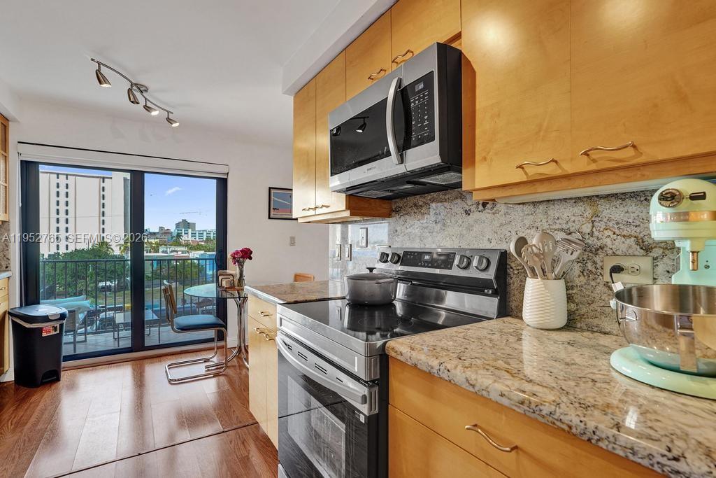 SUMMIT CONDO - Residential