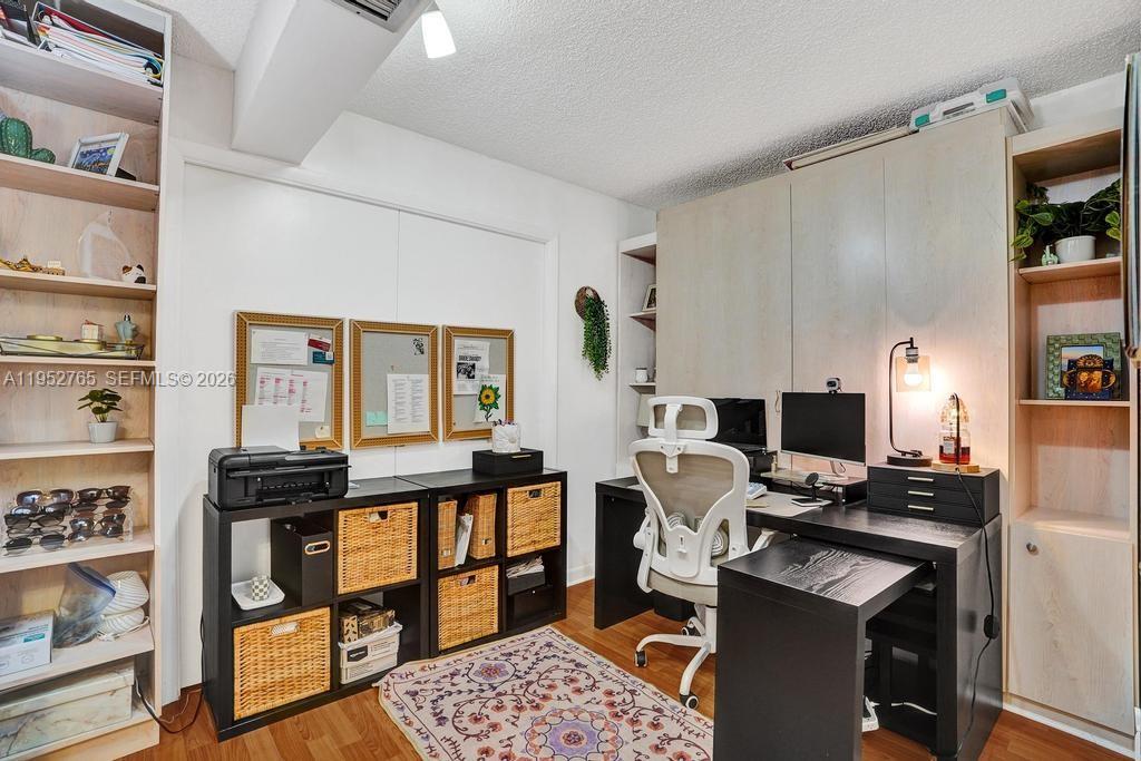 SUMMIT CONDO - Residential