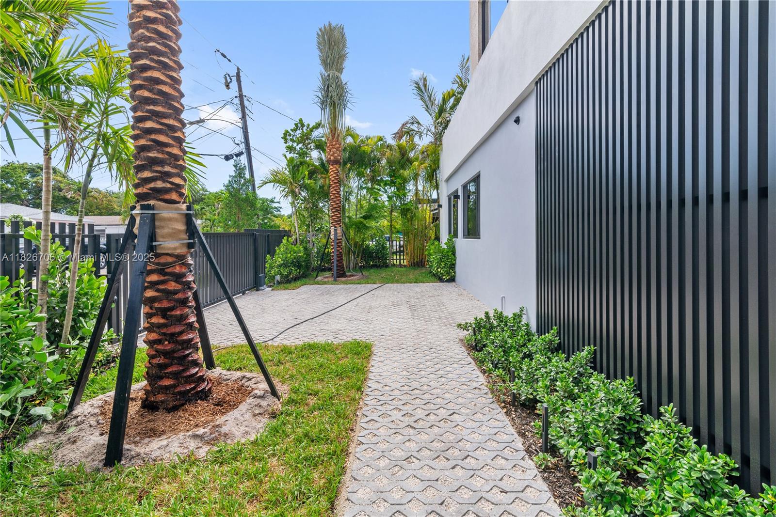 4235 NW 1st Ave