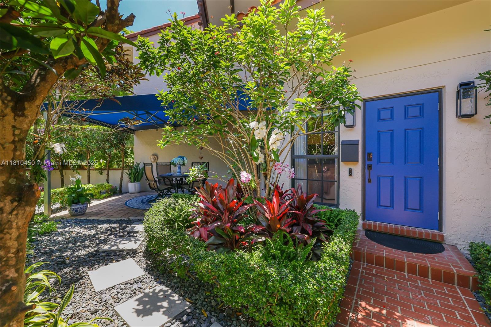Property for Sale at 725 Biltmore Ct, Coral Gables, Broward County, Florida - Bedrooms: 2 
Bathrooms: 2  - $1,099,000