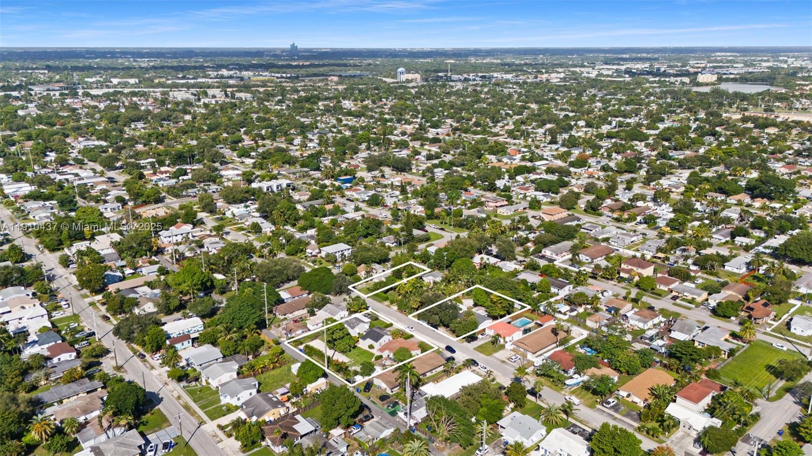 HOLLYWOOD PARK - Residential