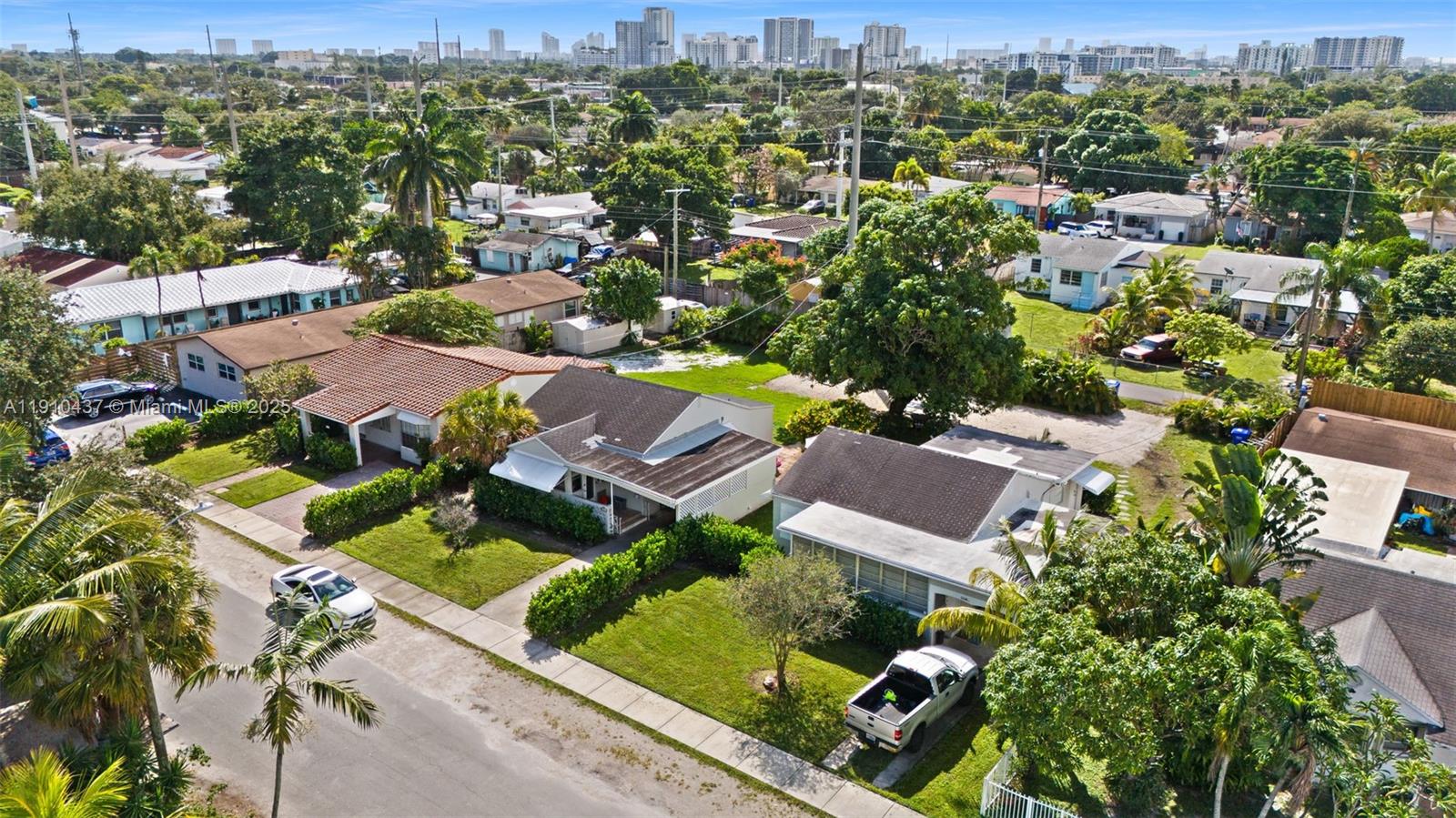 HOLLYWOOD PARK - Residential