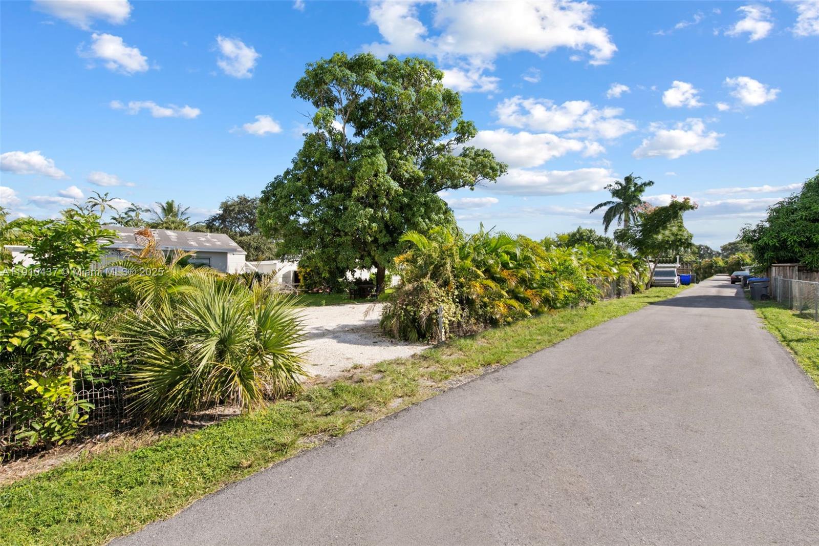 HOLLYWOOD PARK - Residential