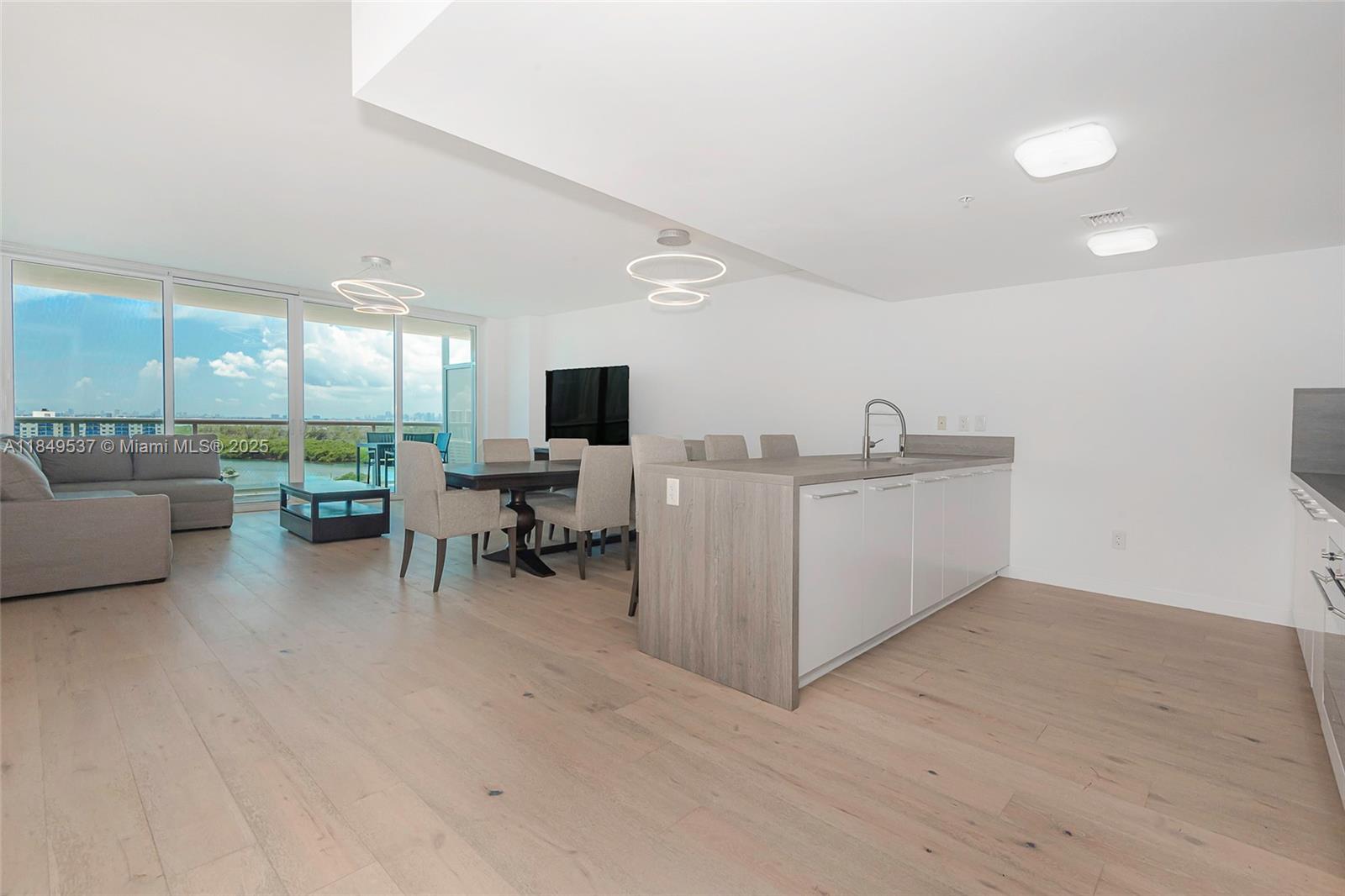 400 SUNNY ISLES CONDO EAS - Residential