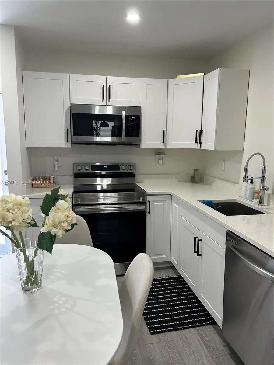 Miami Beach, Florida 33139, United States, 1 Bedroom Bedrooms, ,1 BathroomBathrooms,Residential,Active,119334