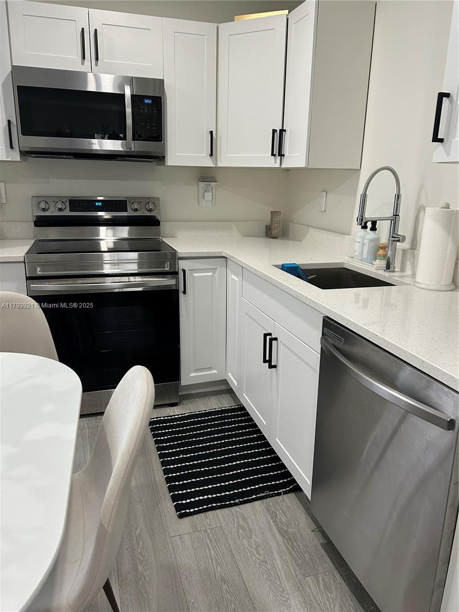 Rental Property at 208 Meridian Ave 6, Miami Beach, Miami-Dade County, Florida - Bedrooms: 1 
Bathrooms: 1  - $3,150 MO.
