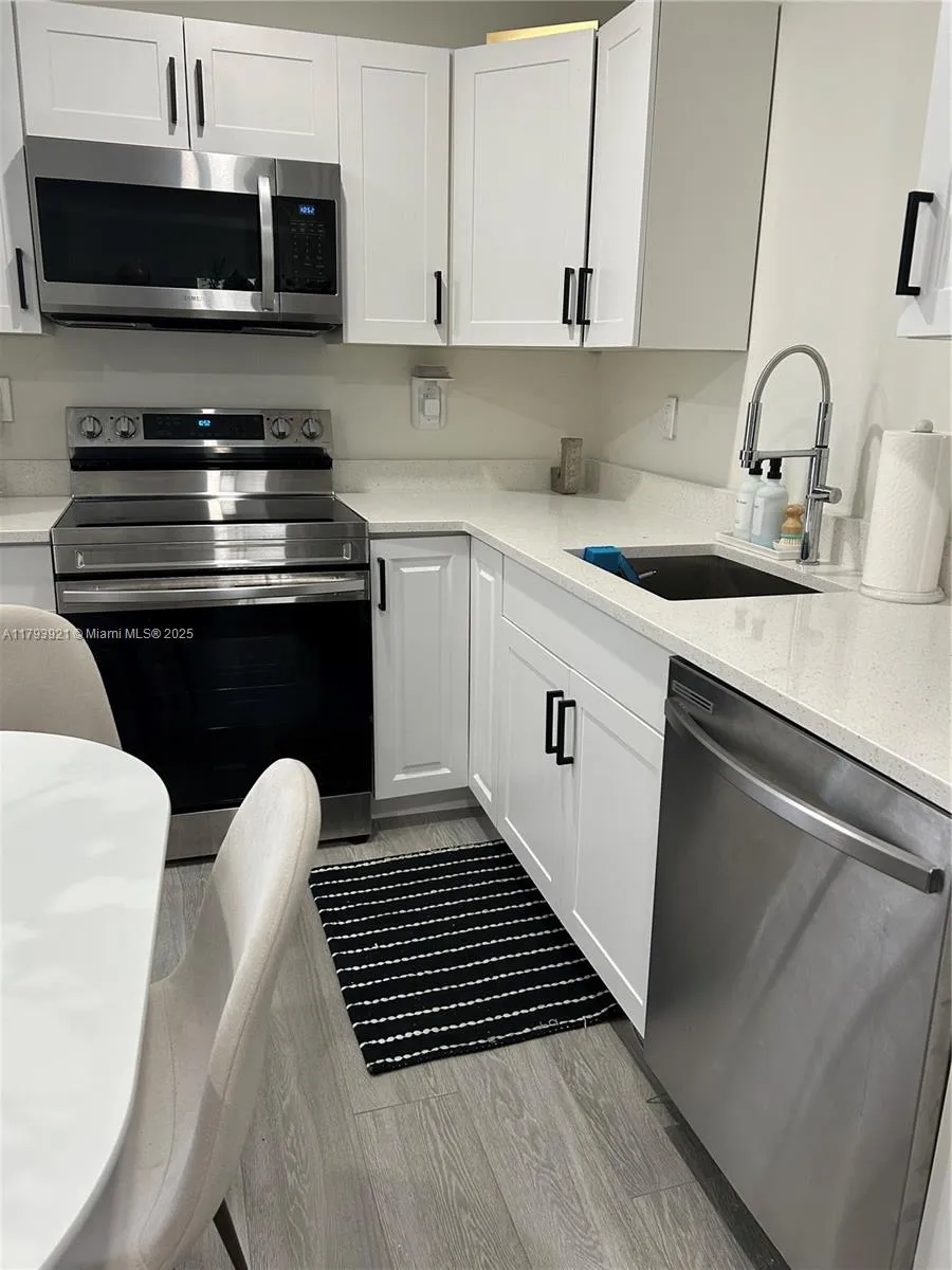 Miami Beach, Florida 33139, United States, 1 Bedroom Bedrooms, ,1 BathroomBathrooms,Residential,Active,119334 Miami Beach, Florida 33139, United States, 1 Bedroom Bedrooms, ,1 BathroomBathrooms,Residential,Active,119334