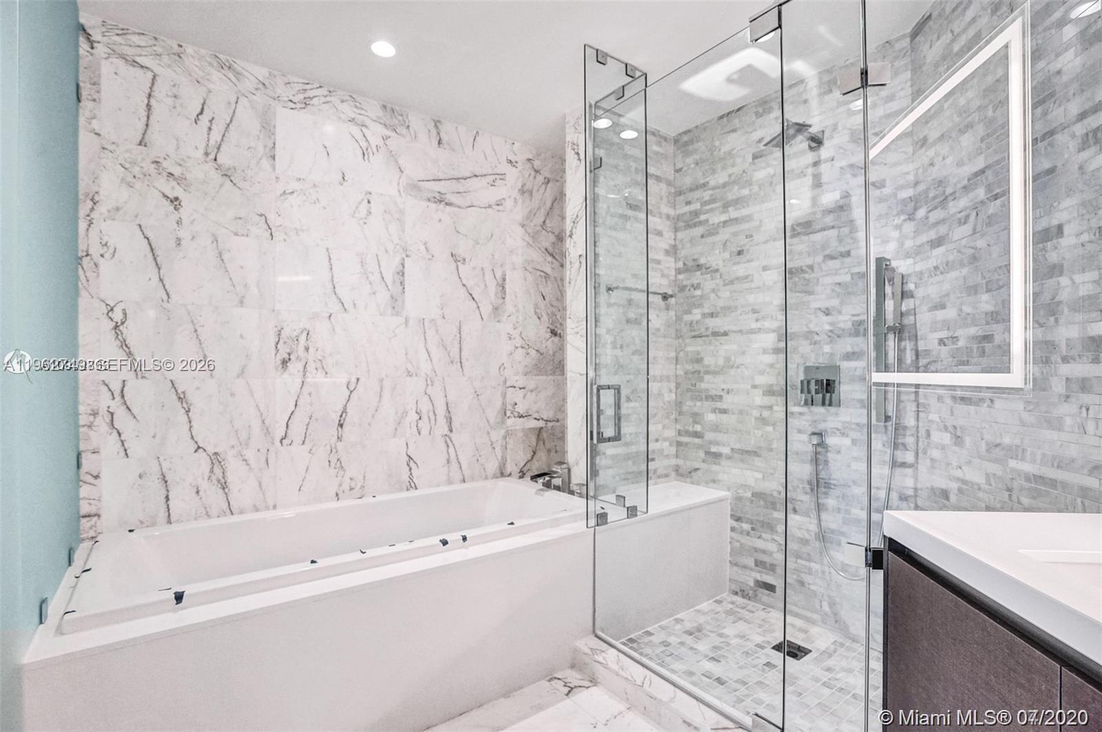 PARAMOUNT MIAMI WORLDCENT - Residential