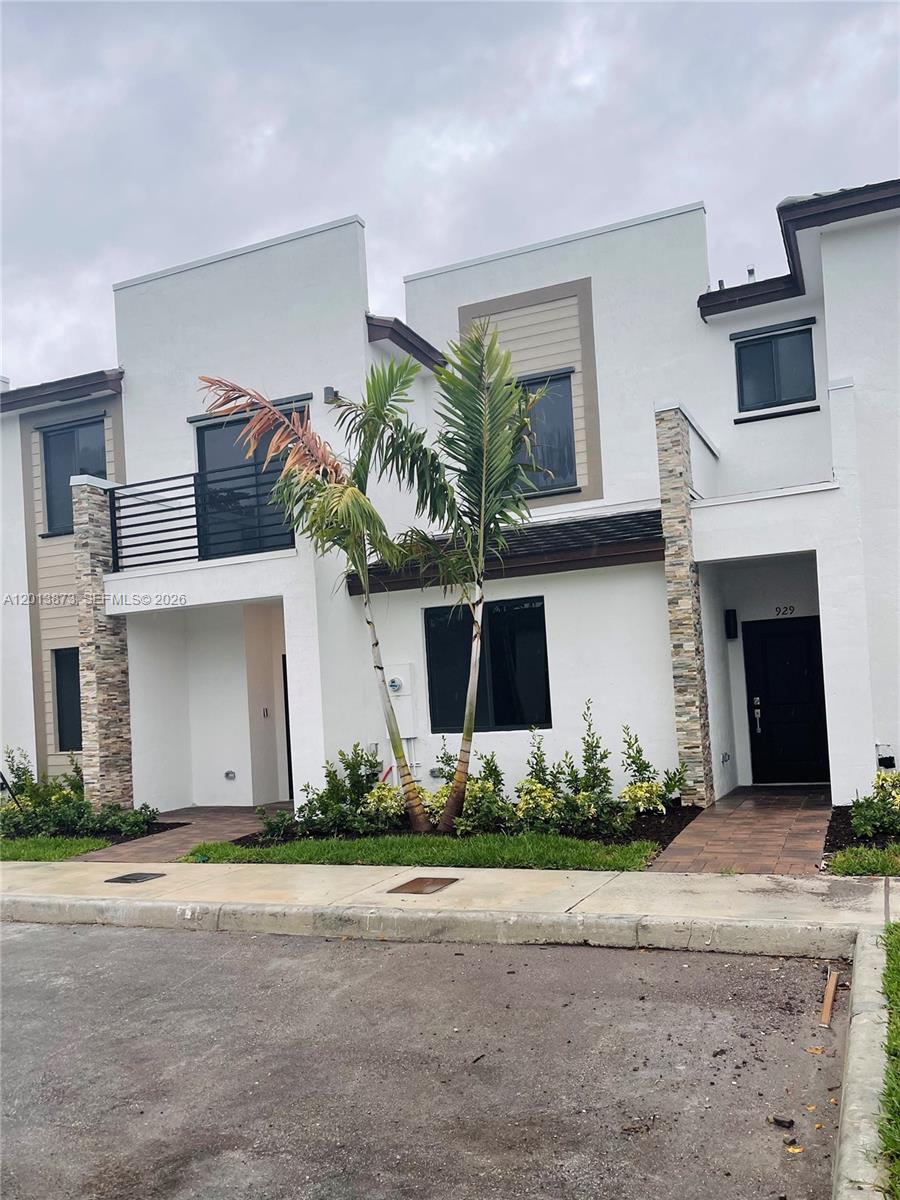 VIA VENTURA NEIGHBORHOOD - Residential
