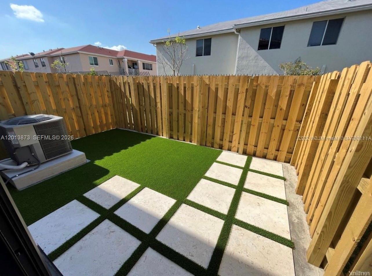 VIA VENTURA NEIGHBORHOOD - Residential