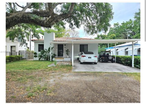 3439 Percival Ave - Miami FL 33133
