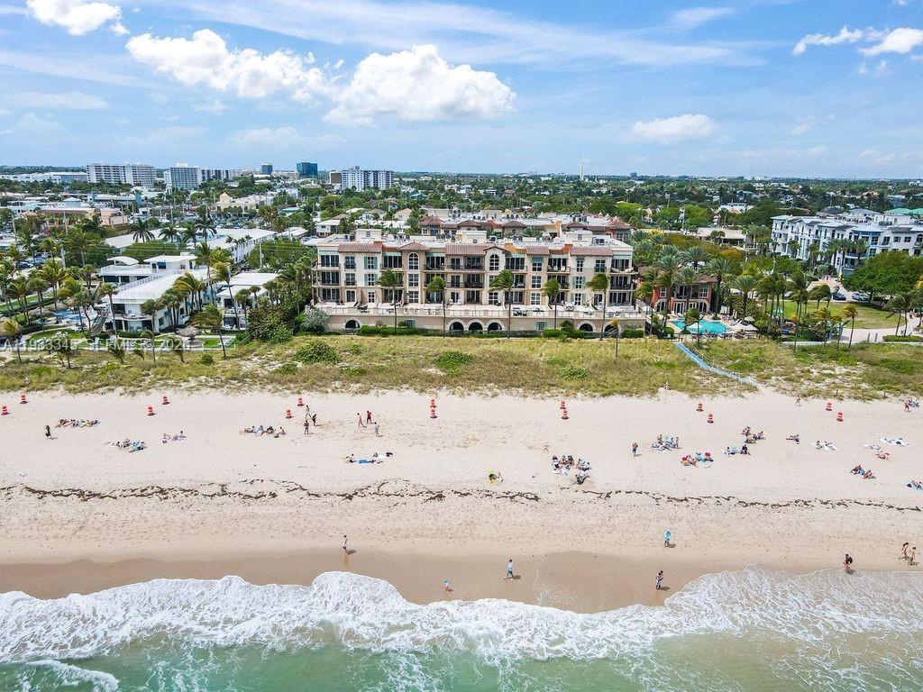 VILLAS BY THE SEA - Residential