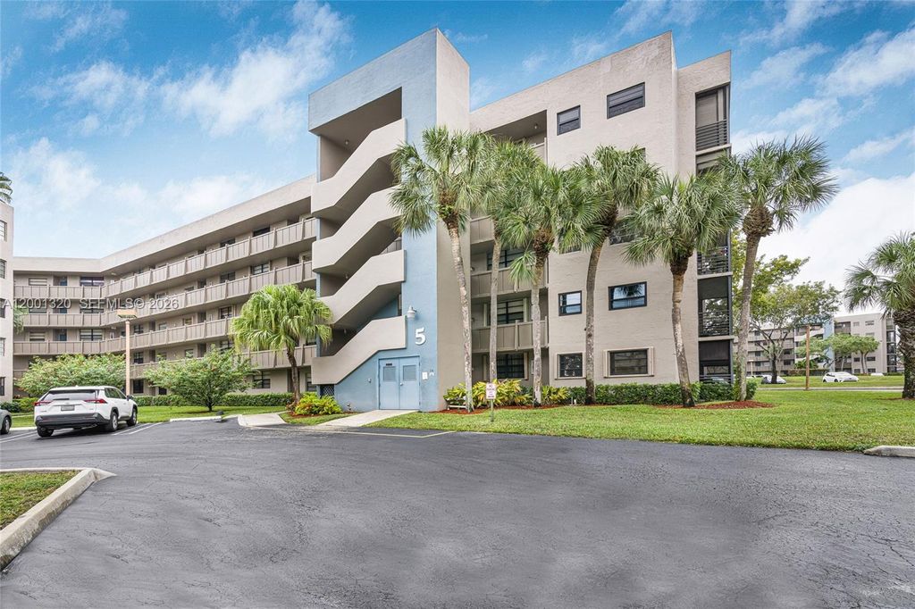 Photo of 1001 Colony Point Cir #503, Pembroke Pines, FL 33026 (MLS # A12001320)