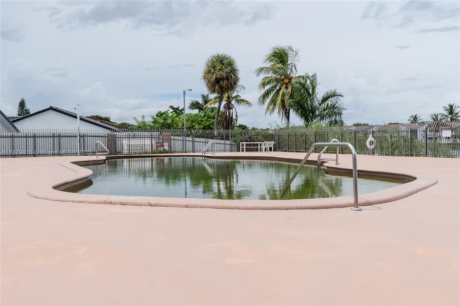 WOODS LANDING CONDO PH I - Residential