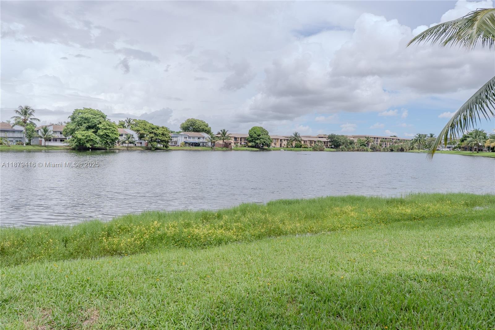 WOODS LANDING CONDO PH I - Residential