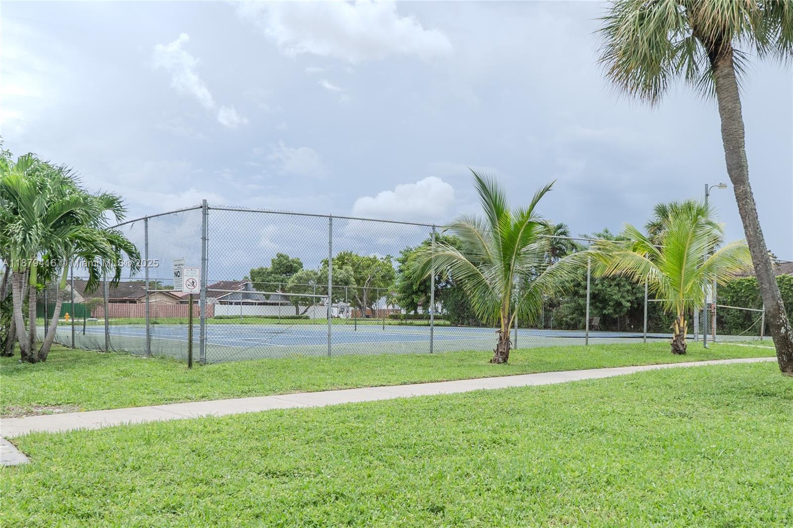 WOODS LANDING CONDO PH I - Residential