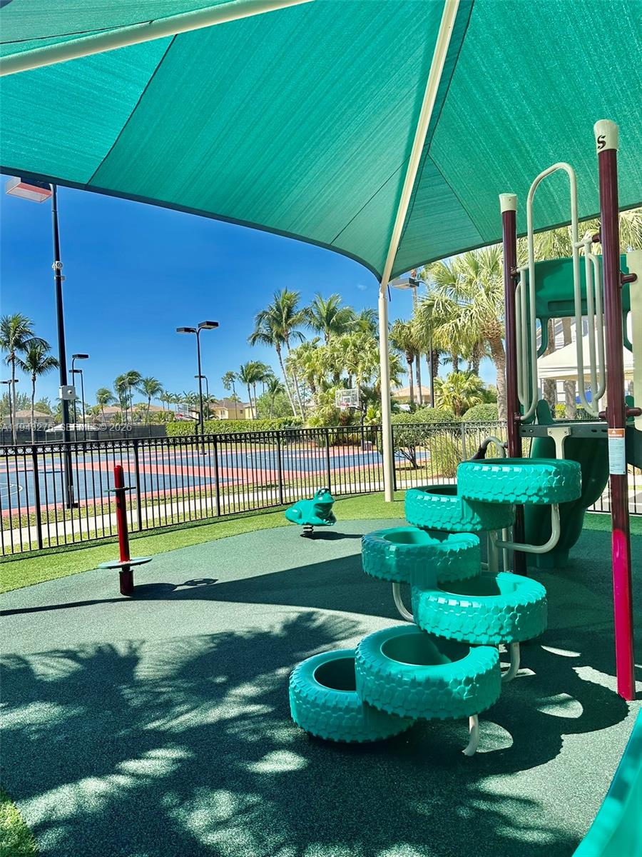 MADISON GREEN 1 PAR B - Residential