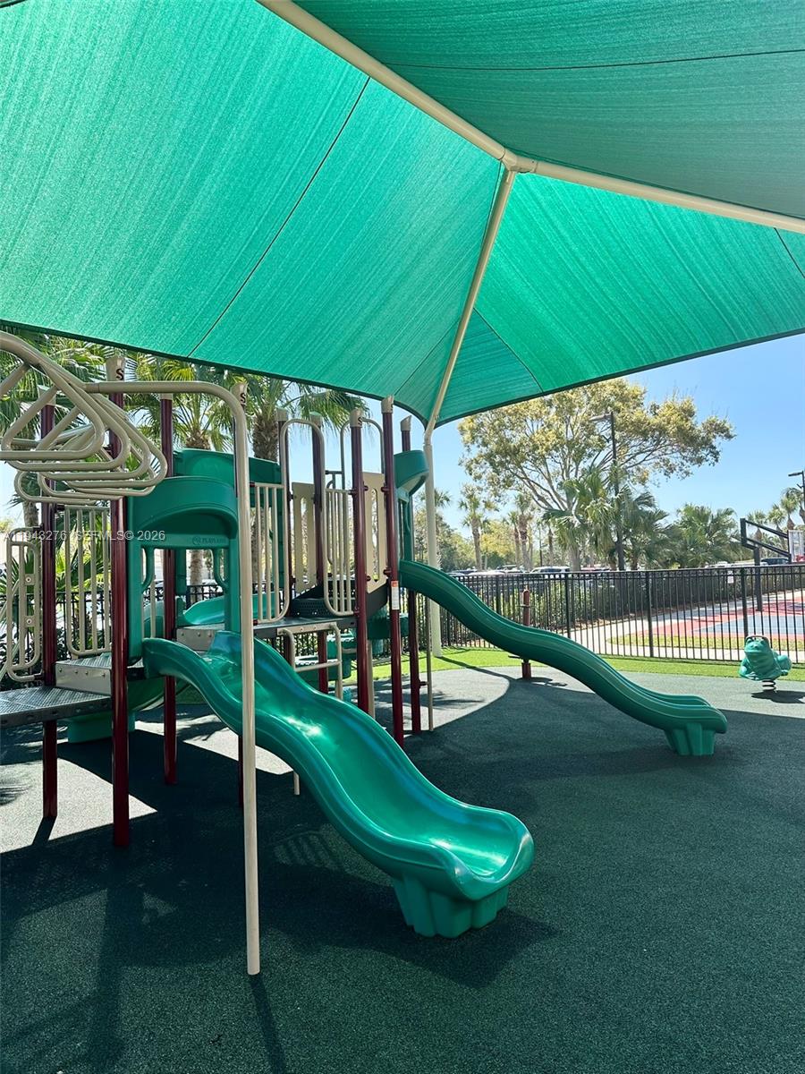 MADISON GREEN 1 PAR B - Residential