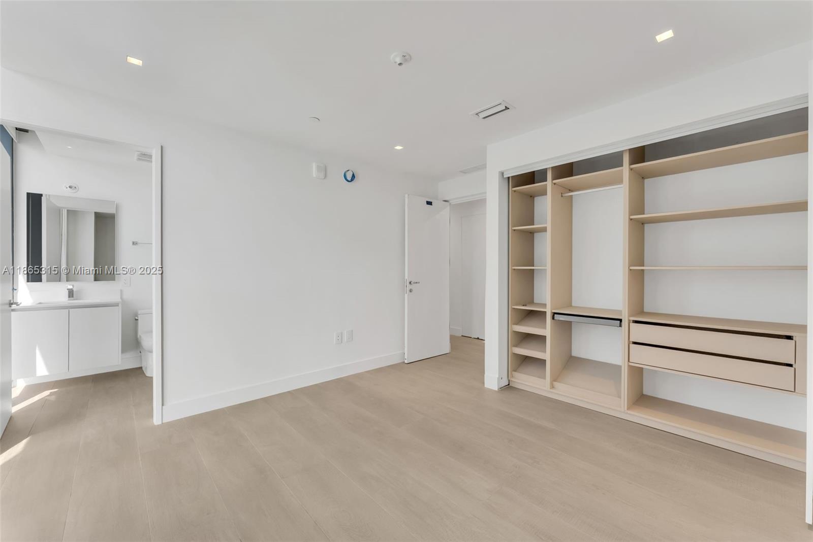 ARIA RESERVE - Residential