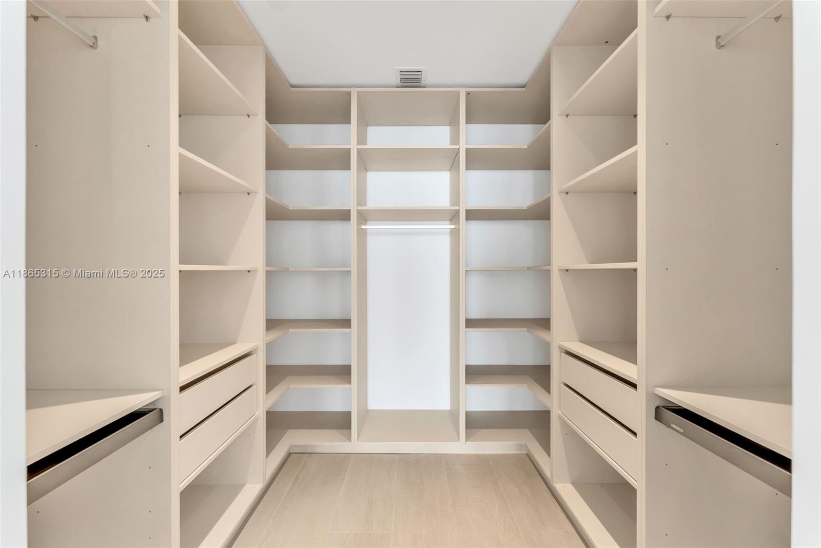 ARIA RESERVE - Residential